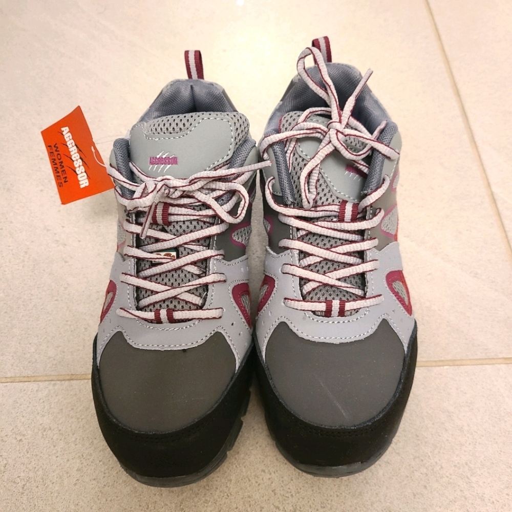 Aggressor women protective shoe